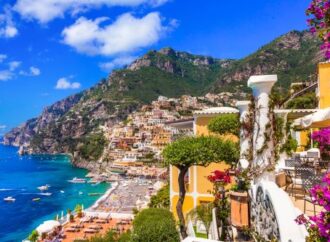 Virtual Reality Travel: Exploring the World from Your Living Room!