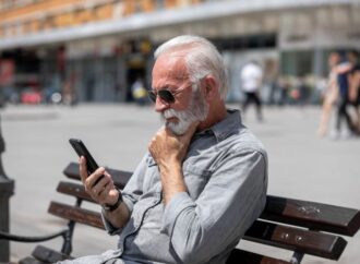 Seniors in the Gig Economy: Leveraging Apps for Freelance Work